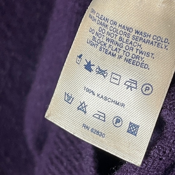 Lands' End 100% Cashmere Purple Classic V-Neck Quiet Luxury Preppy Sweater Sz XS - Picture 5 of 8